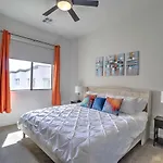 Private Rooftop Terrance-Walk Score 81-Shopping District-King Bed-Parking 4020